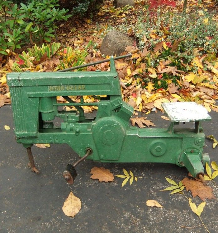 Vintage John Deere Pedal Tractor ESKA Large 60 Late Version Round Hub 4